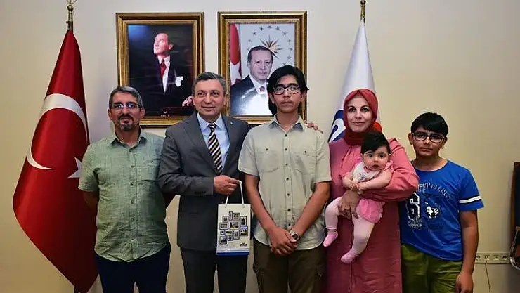 'LGS birincilerine Vali Şahin´den hediye'
