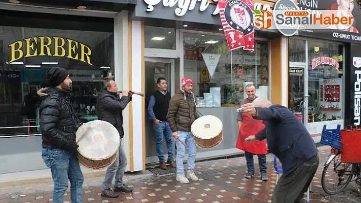 Liderin maçına davullu-zurnalı davet