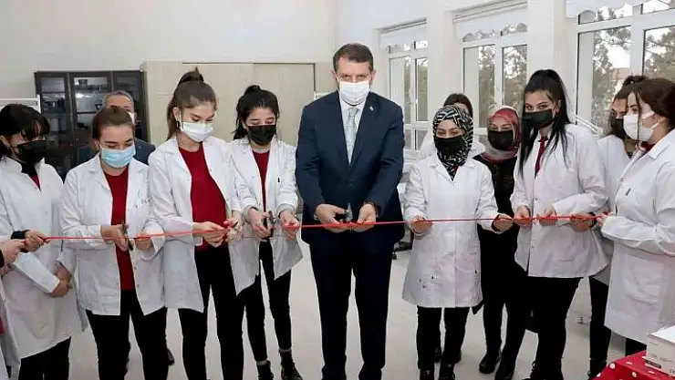 'Lise bünyesinde güzellik ve saç bakım atölyesi açıldı'