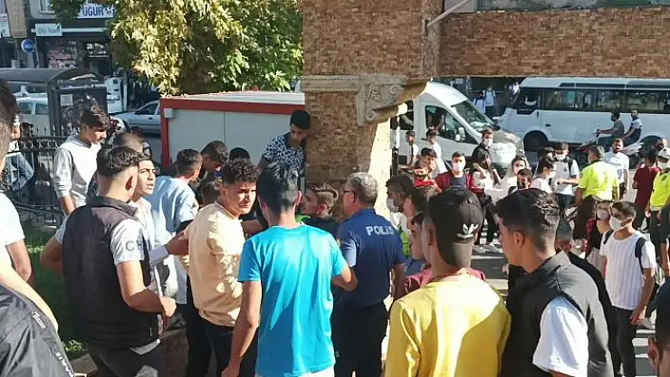 'Lise öğrencileri arasında sopalı kavga: 1 yaralı'