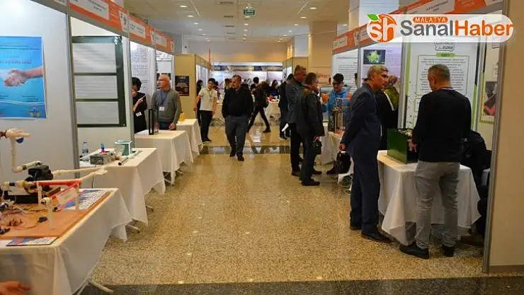 Lise öğrencileri araştırma projelerini sergiliyor