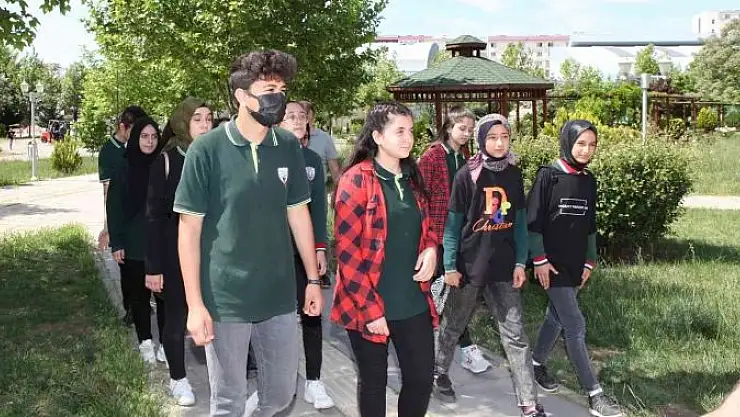 'Lise öğrencileri, üniversiteyi gezerek tanıdı'