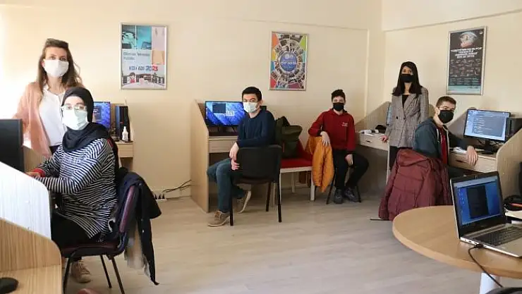 'Liseli hackerlere üniversite desteği'