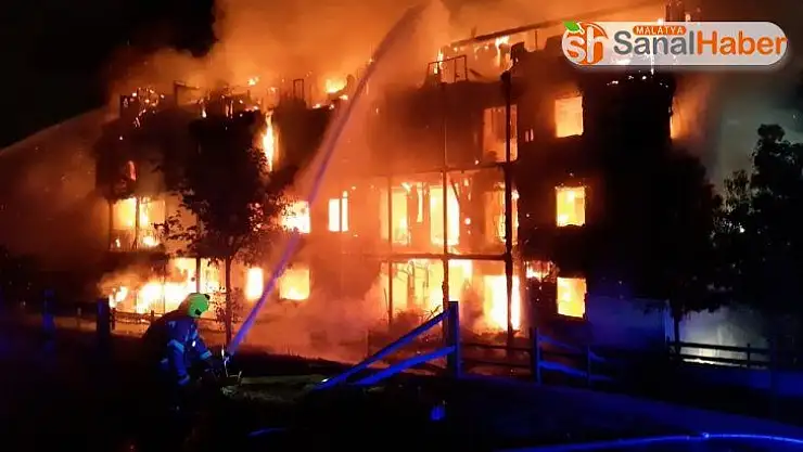 Londra'da 4 katlı binada yangın