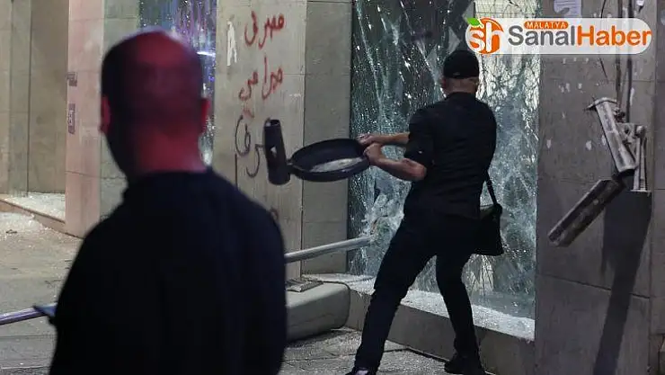 Lübnan polisinden Merkez Bankası önündeki gösteriye müdahale