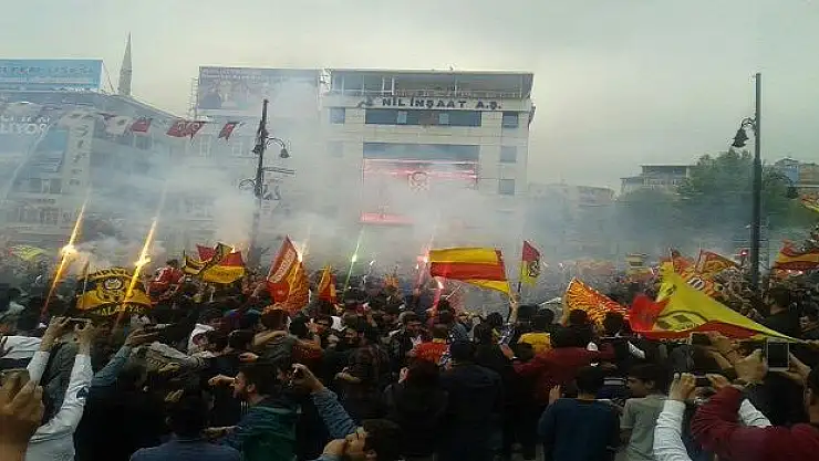 YAKIN MEŞALELERİ EFSANE GERİ DÖNDÜ 