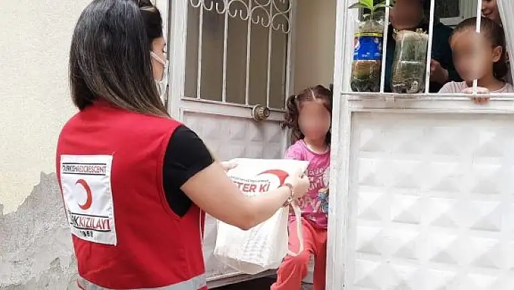 'Maddi durumu zayıf ailelere ekmek ve kavurma dağıtıldı'