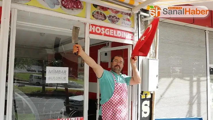 Mahalle esnafından harekata Türk bayraklı destek