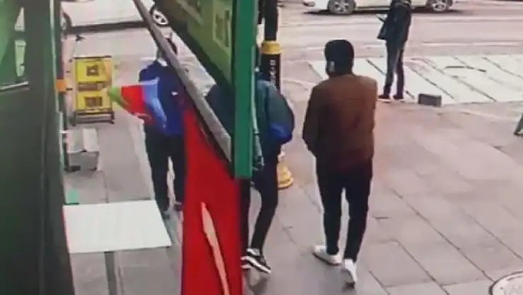 '''Mahallemde başka bayrak istemiyorum'' dedi, yaptığıyla hayrete düşürdü'