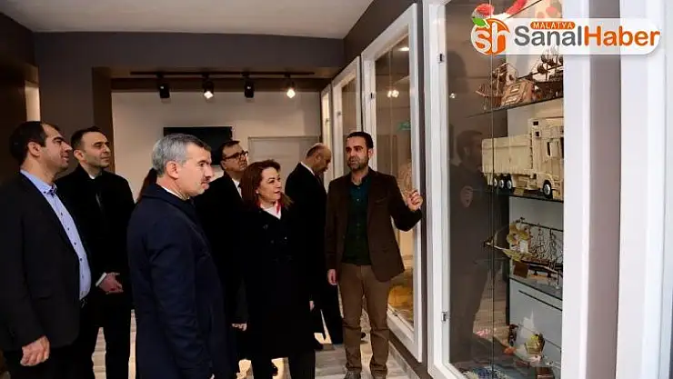 Mahkumlar eserlerini sergiledi