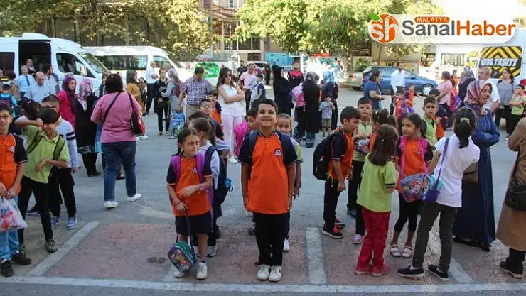 Malatya'da 173 bin 978 öğrenci için ders zili çaldı