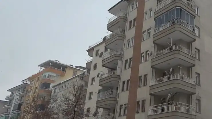 'Malatya´da 6 katlı binanın çökme anı kamerada'