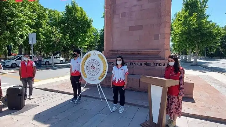 'Malatya´da Atatürk anıtına çelen sunuldu'