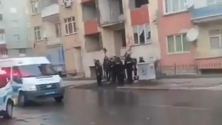 Malatya'da bir kişi ağır hasarlı binada ölü bulundu