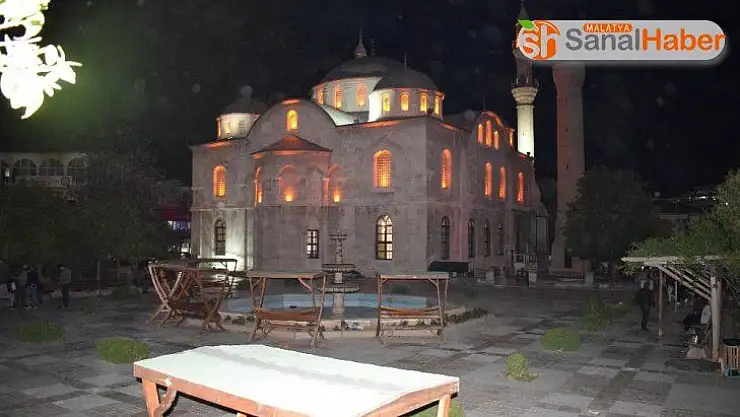 Malatya'da camilerde 'korona'ya karşı dua edildi