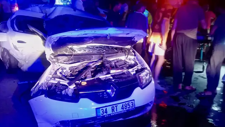 Malatya'da İki Araç Çarpıştı: 3 Yaralı