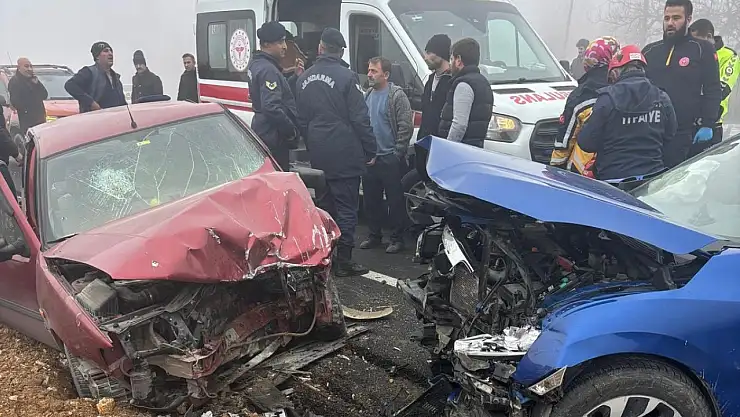 Malatya'da iki otomobil çarpıştı: 5 yaralı