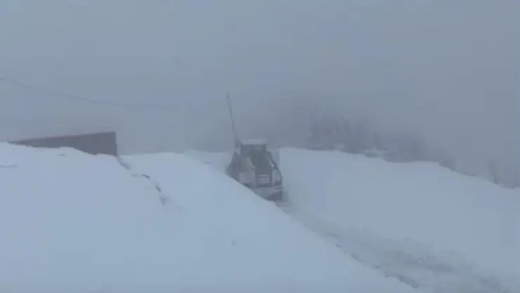 Malatya'da karla kaplı yollar yeniden açılıyor