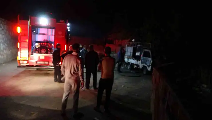 Malatya'da park halindeki araçta çıkan yangın paniğe neden oldu