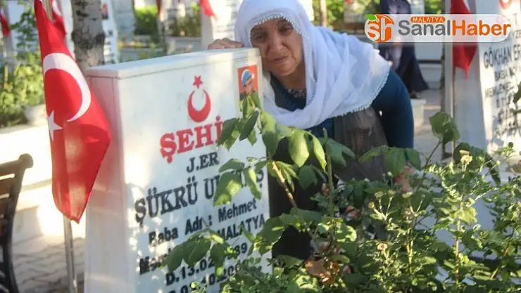 Malatya'da şehitlikte hüzünlü bayram