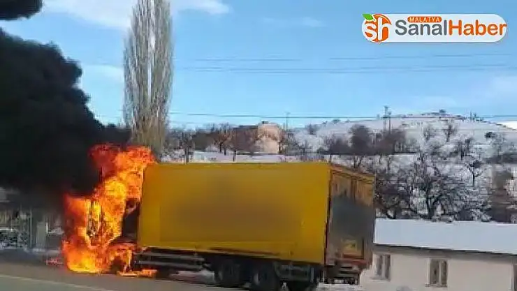 Malatya'da seyir halindeki Tır alev alev yandı