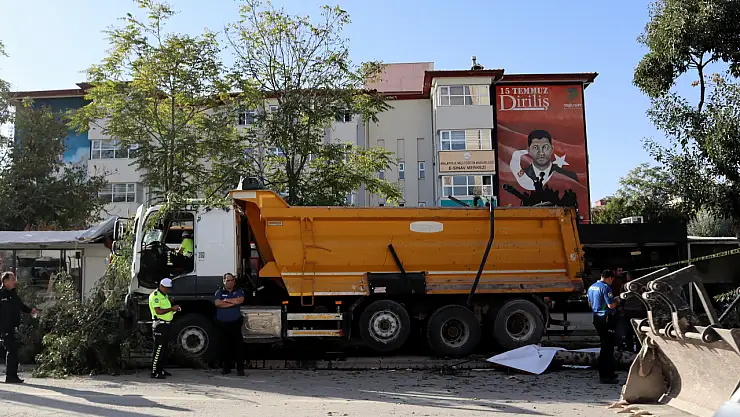 Malatya'da yine hafriyat kamyonu kazası yer bu kez İnönü Caddesi