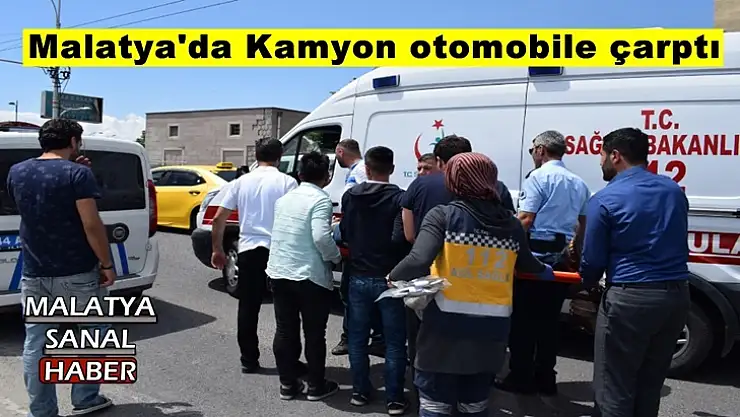 Malatya'da kamyon otomobile çarptı