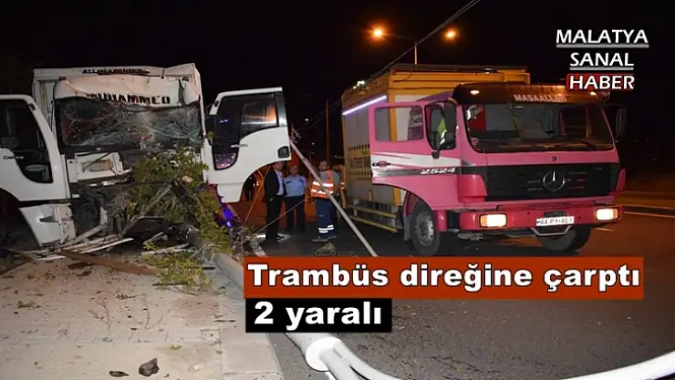 Kamyon trambüs direğine çarptı: 2 yaralı