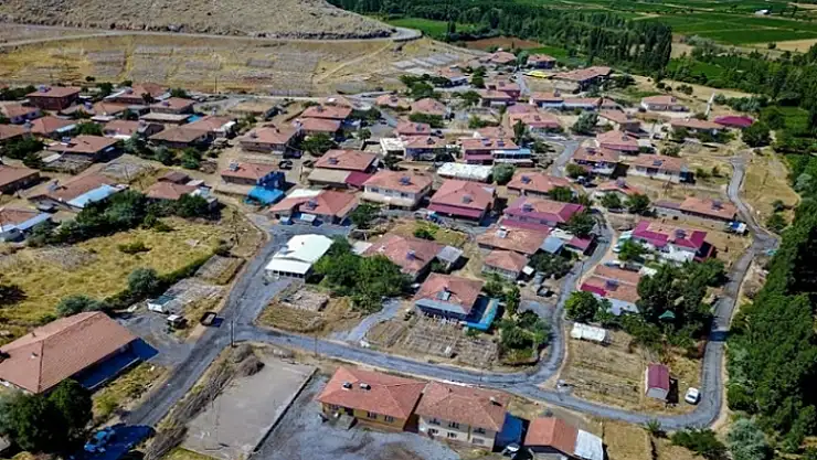 Büyükşehir  Kurucuova ve Reşadiye'de  asfalt çalışması yaptı