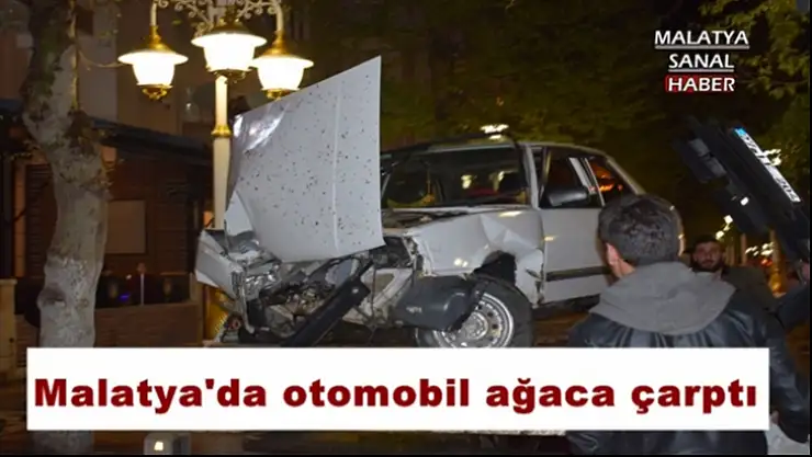 Malatya´da otomobil ağaca çarptı