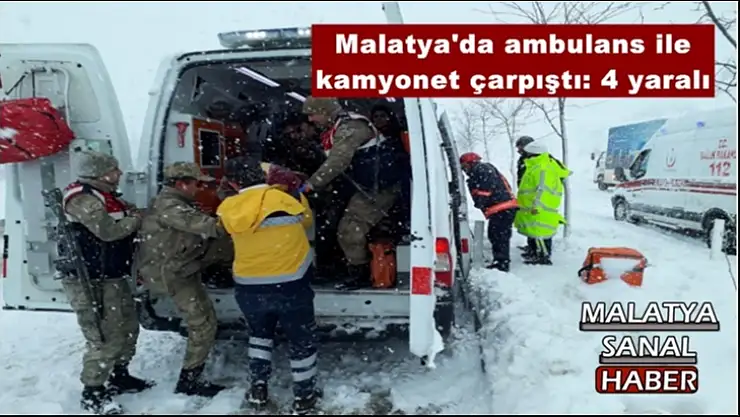 Malatya´da ambulans ile kamyonet çarpıştı: 4 yaralı