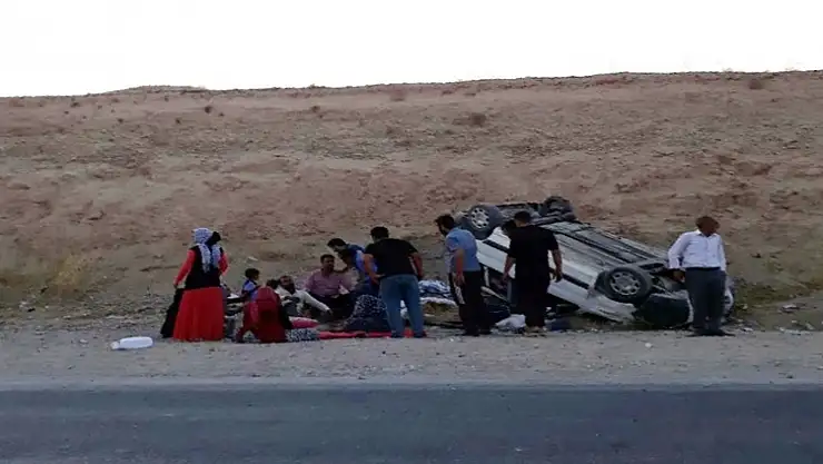 Malatya'da minibüs devrildi: 13 yaralı
