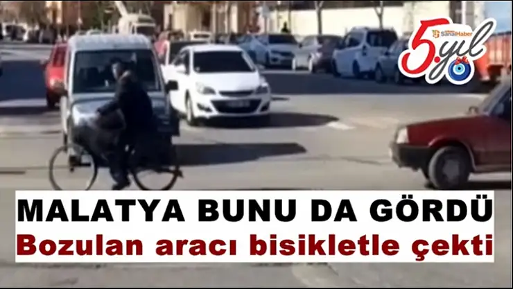 Malatya'da Bozulan aracı bisikletle çekti