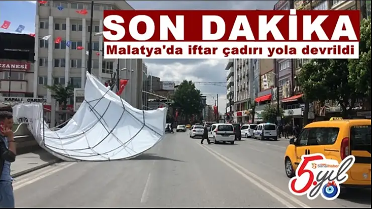 Malatya'da iftar çadırı yola devrildi