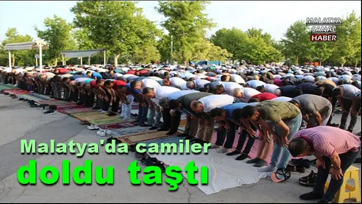 Malatya´da camiler doldu taştı