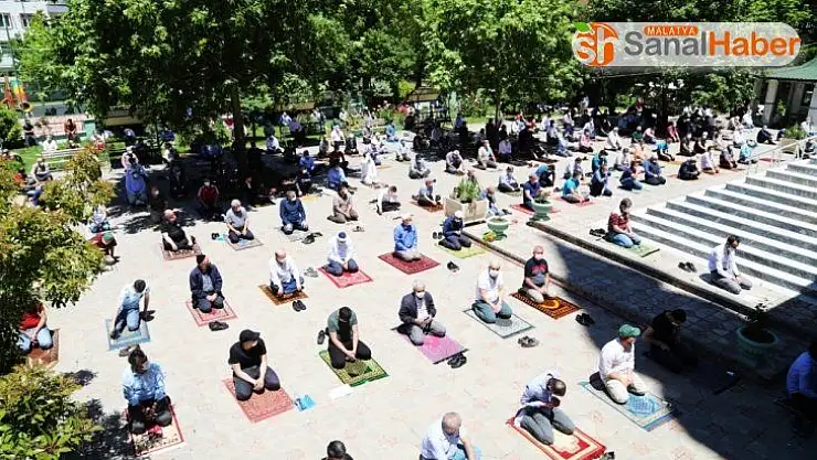 Malatya'nın ilçelerinde Cuma namazı heyecanı