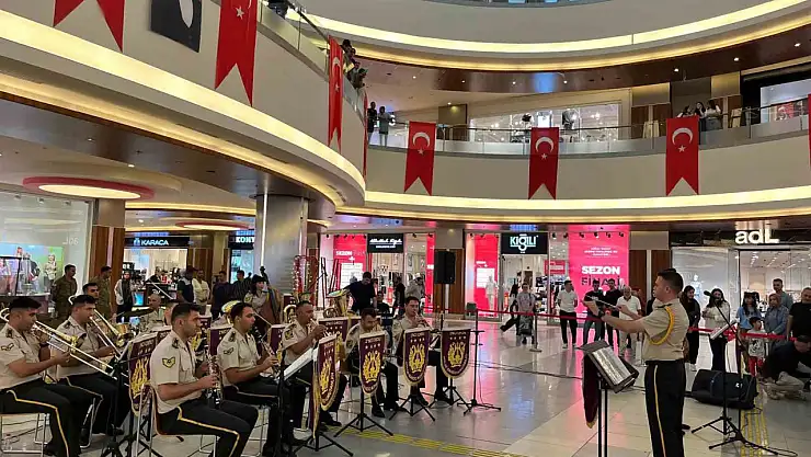 Malatya Park AVM'de Gaziler Günü konseri