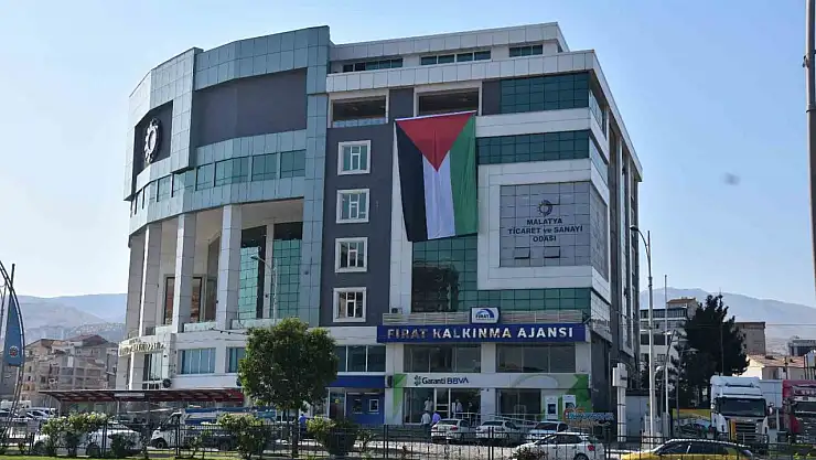 Malatya Ticaret ve Sanayi Odası binasına Filistin Bayrağı astı