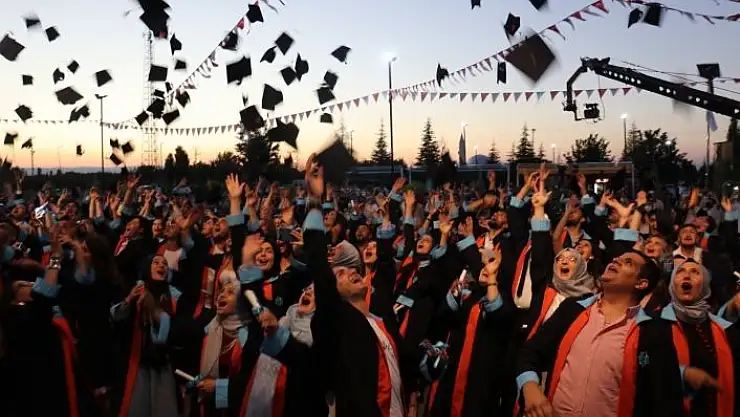 'Malatya Turgut Özal Üniversitesi´nde mezuniyet coşkusu'