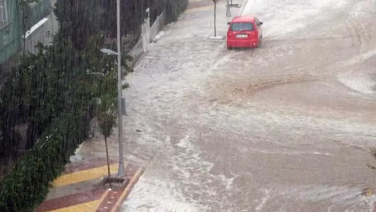 Meteorolojiden Sağanak Yağış Uyarısı