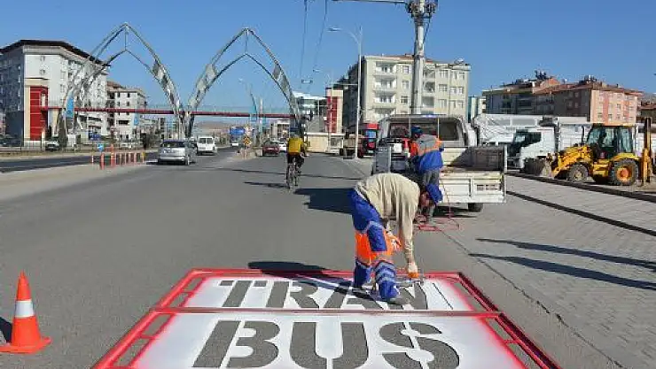 BÜYÜKŞEHİR YOLLARI DAHA GÜVENLİ HALE GETİRİYOR