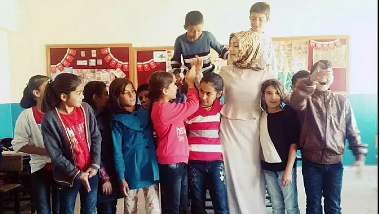 'ZÜLEYHA ÖĞRETMEN: BU ÇOCUKLAR DA BİZİM'''''