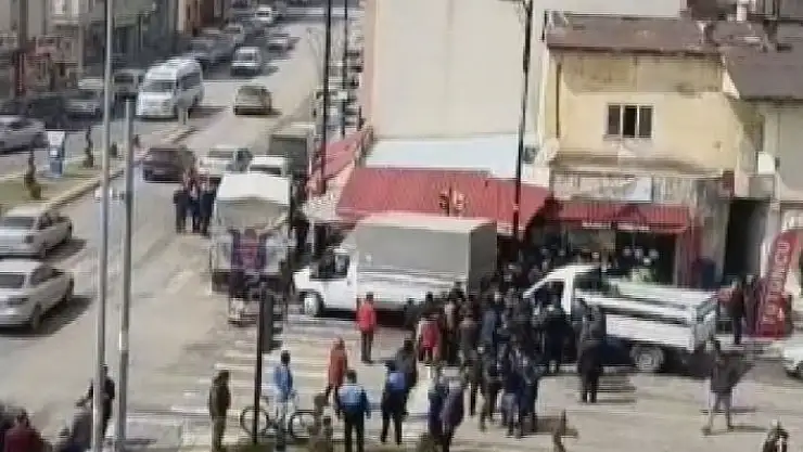 'Manav personeli ile pazarcılar birbirine girdi'