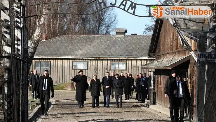 Merkel, Polonya'da toplama kampını ilk kez ziyaret etti