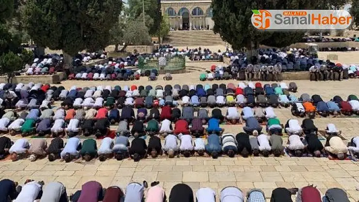 Mescid-i Aksa'da ilk cuma namazı kılındı