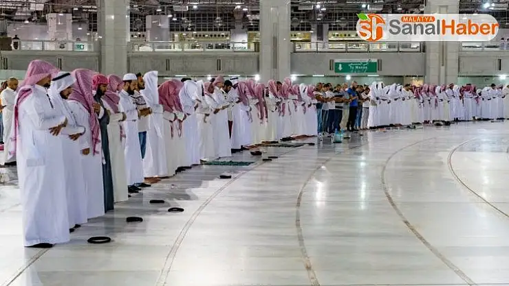 Mescid-i Haram, Mescid-i Nebevi ve Mescid-i Aksa'da ilk teravih namazı kılındı