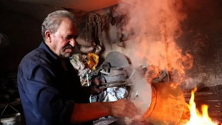 'Mesleğinde 61 yılı devirdi, tek derdi çırak bulamamak'