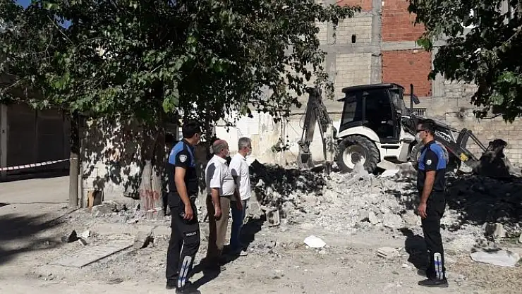 'Metruk binaların yıkımı sürüyor'