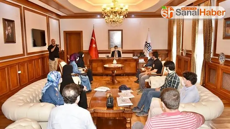 Mevlid-i Nebi Gençlik Bilgi Yarışması'nda dereceye girenler ödüllendirildi