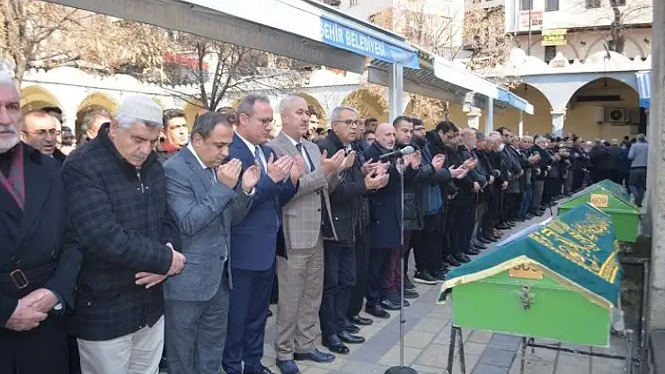 'MHP´li eski vekilin ağabeyi ve yengesi son yolculuğuna uğurlandı'